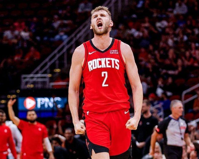 火箭裁掉中锋兰代尔