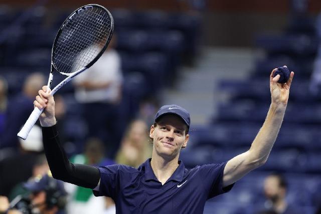 辛纳3-1击败阿利亚西姆，本赛季第三次与阿卡争夺冠军