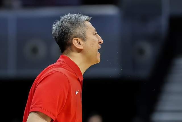 乐鱼平台-中国男篮更衣室曝光！逆转功臣透露内情，3人哭了，包括篮协主席