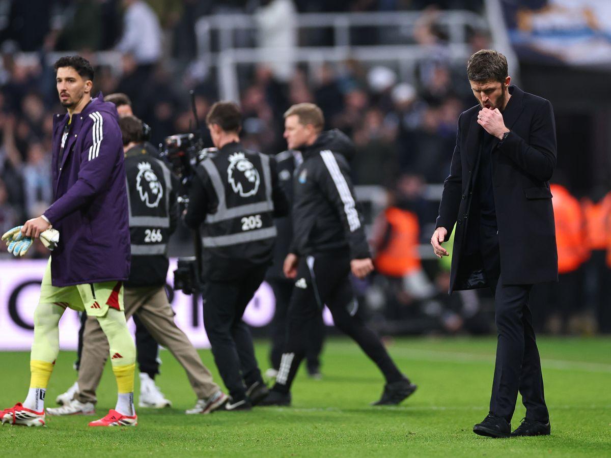 体育社区-不装了!卡里克发飙,赛后举动说明一切:曼联球员让他失望透顶